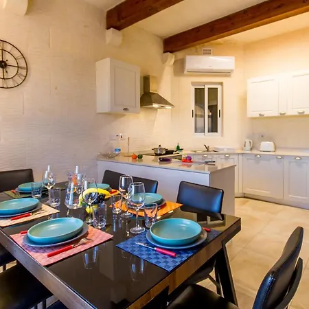 Inni Gozitan Private Pool- Happy Holiday home