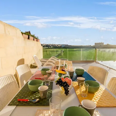 Inni Gozitan Private Pool- Happy