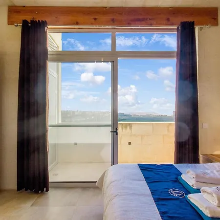 Inni Gozitan Private Pool- Happy *