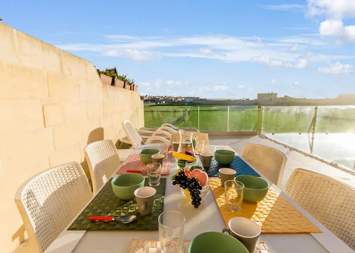 Inni Gozitan Private Pool- Happy