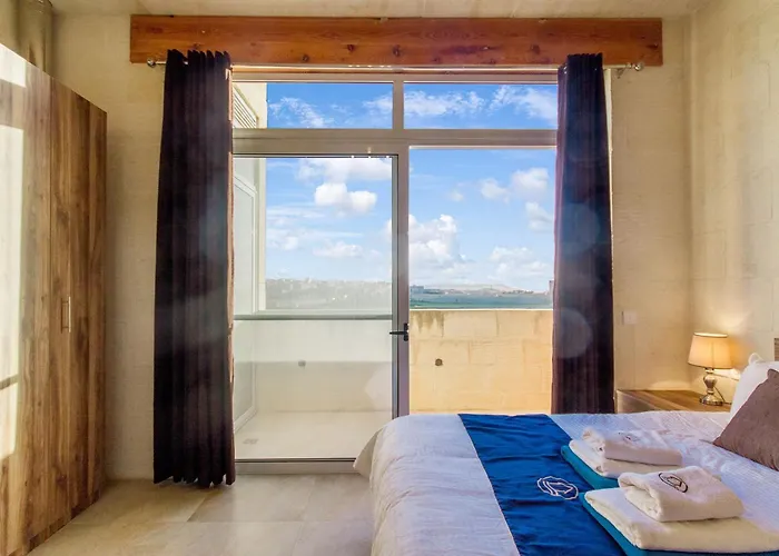 Inni Gozitan Private Pool- Happy *