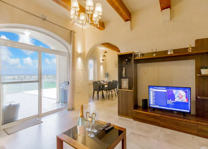 Inni Gozitan Private Pool- Happy *